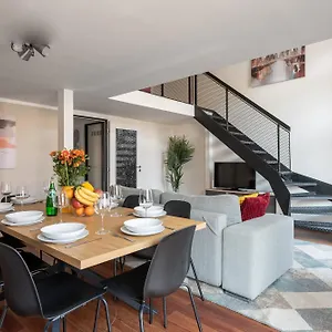 Spacious Near Karlin Square Apartament
